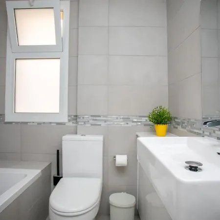 Apartment Lovely & Stylish! 3br Specious Penthouse-serenity Skyview